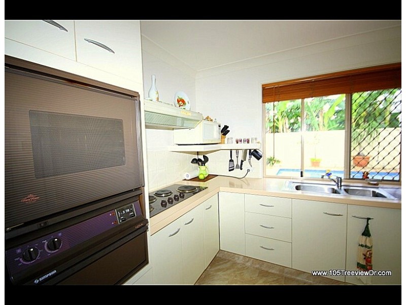 1/105  Treeview Drive, Burleigh Waters QLD 4220