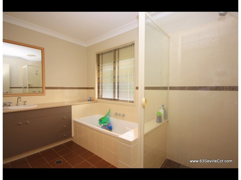 63 Seville Circuit, Burleigh Waters QLD 4220