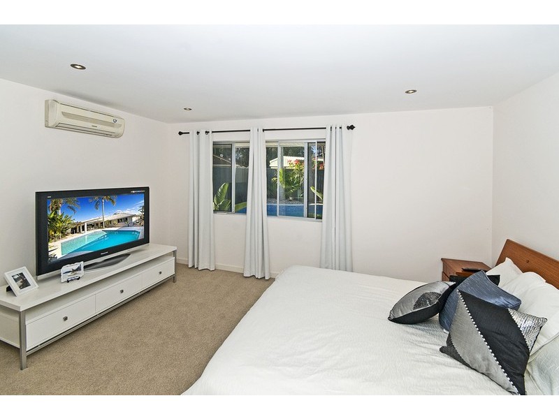 13 Grebe Place, Burleigh Waters QLD 4220