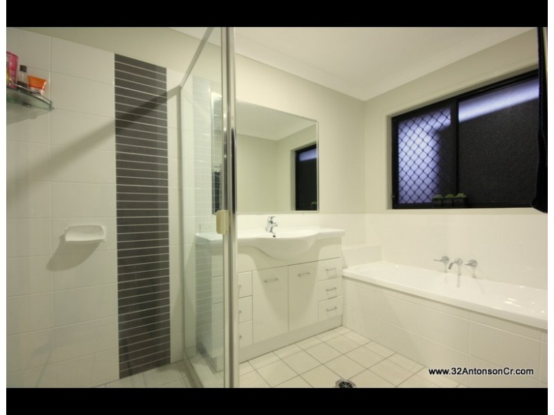 32  Antonson Crescent, Mudgeeraba QLD 4213