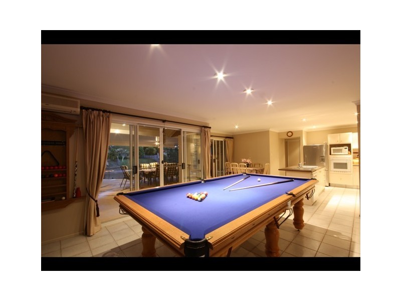 20 Lakes Circuit, Burleigh Waters QLD 4220