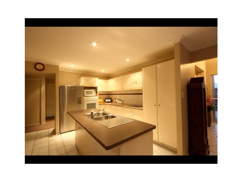 20 Lakes Circuit, Burleigh Waters QLD 4220