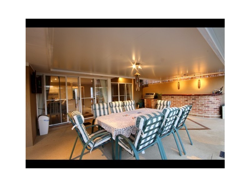 20 Lakes Circuit, Burleigh Waters QLD 4220