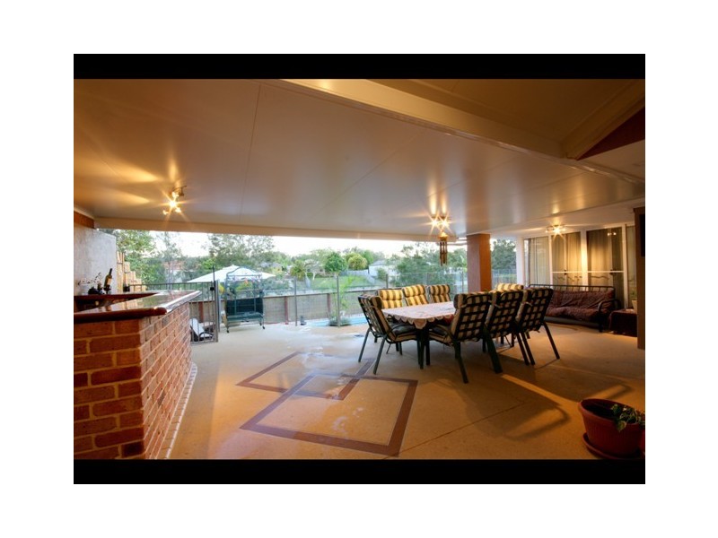 20 Lakes Circuit, Burleigh Waters QLD 4220