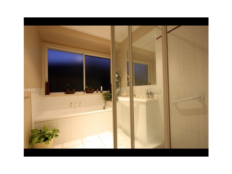 20 Lakes Circuit, Burleigh Waters QLD 4220