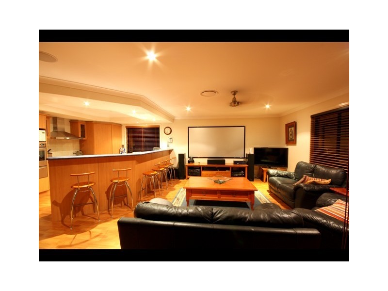 28 Sea Eagle Drive, Burleigh Waters QLD 4220