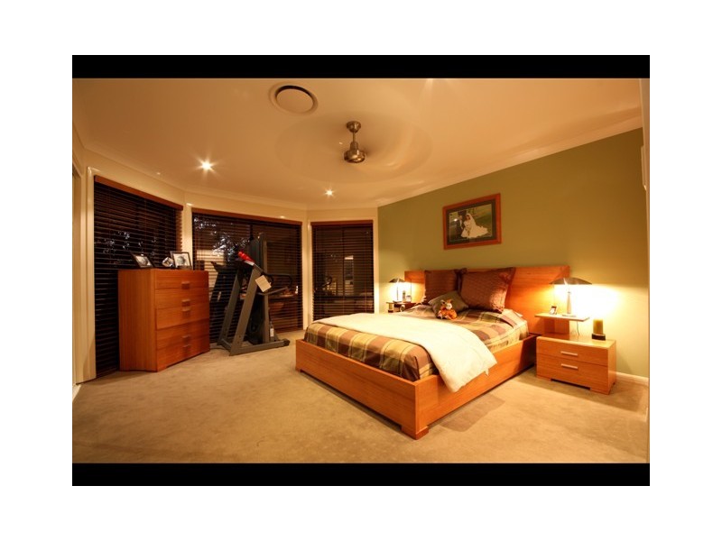 28 Sea Eagle Drive, Burleigh Waters QLD 4220