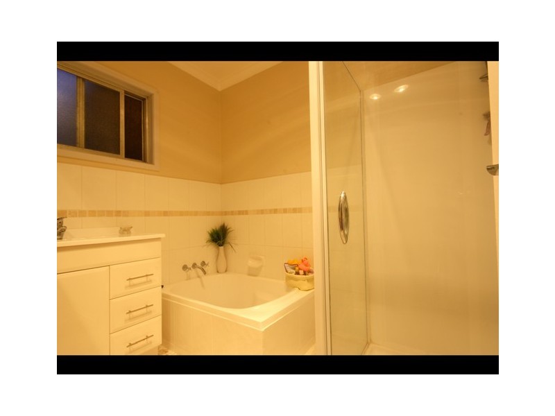 7 Clinton Avenue, Burleigh Waters QLD 4220