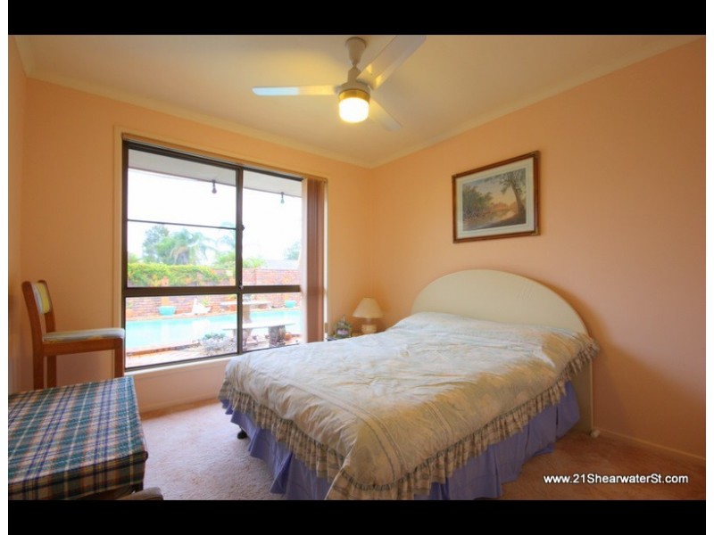21 Shearwater Street, Burleigh Waters QLD 4220
