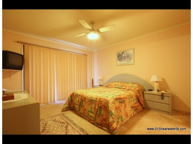 21 Shearwater Street, Burleigh Waters QLD 4220