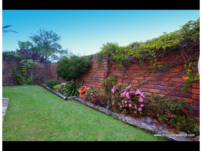 21 Shearwater Street, Burleigh Waters QLD 4220