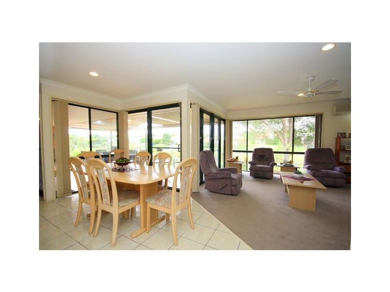 12 Lakes Circuit, Burleigh Waters QLD 4220