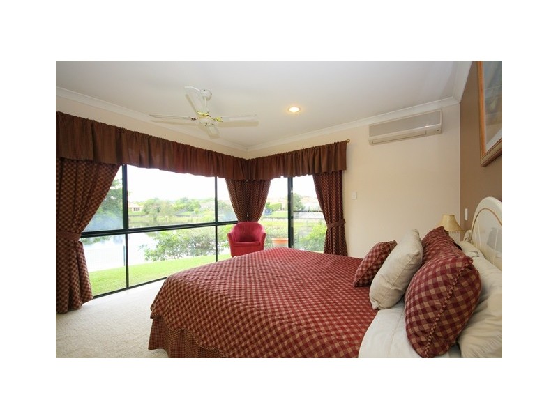 12 Lakes Circuit, Burleigh Waters QLD 4220