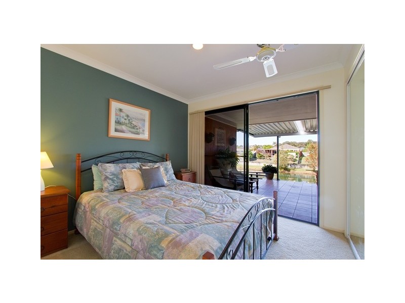 12 Lakes Circuit, Burleigh Waters QLD 4220