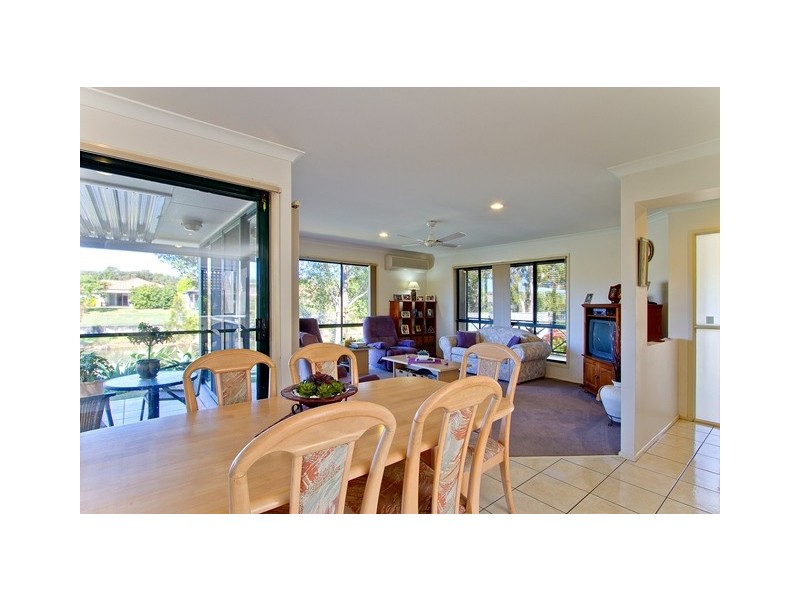 12 Lakes Circuit, Burleigh Waters QLD 4220