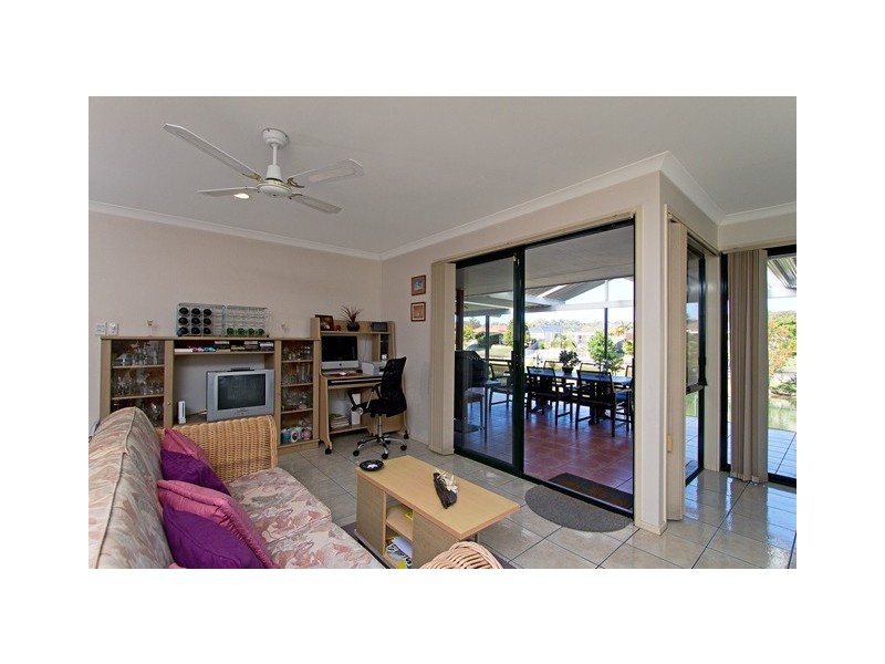 12 Lakes Circuit, Burleigh Waters QLD 4220