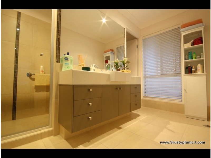9 Rusty Plum Crt, Reedy Creek QLD 4227