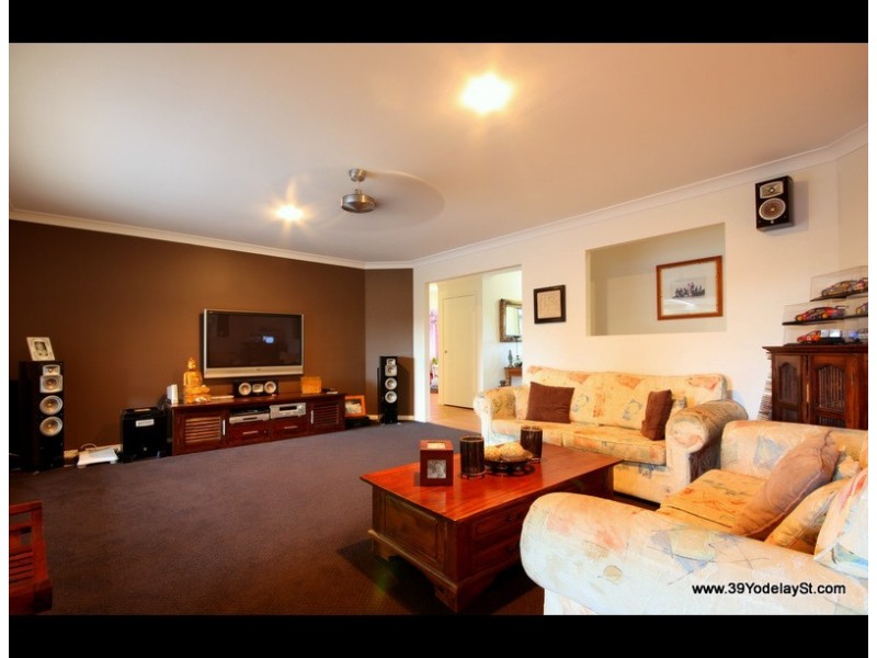 39 Yodelay Street, Varsity Lakes QLD 4227
