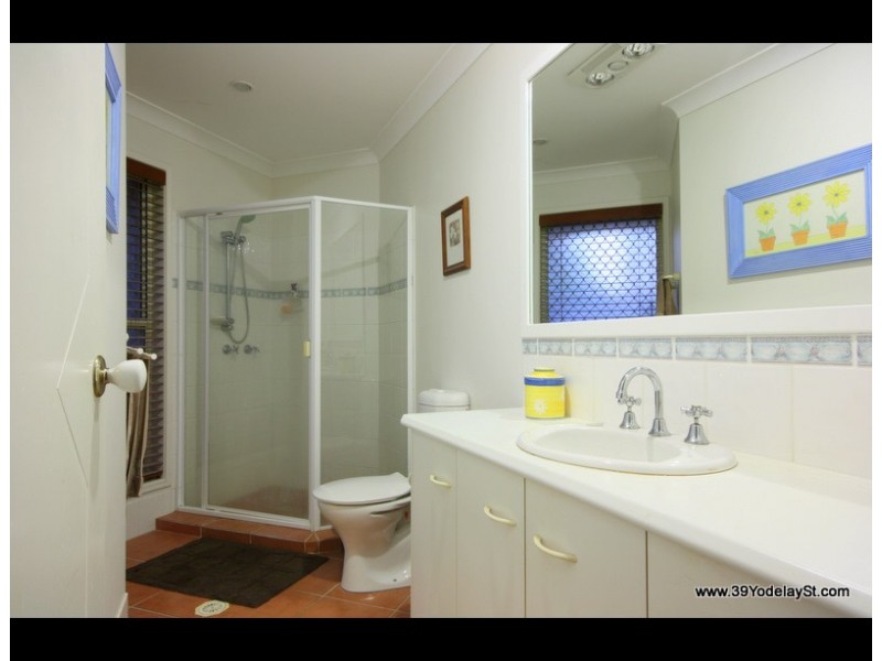 39 Yodelay Street, Varsity Lakes QLD 4227
