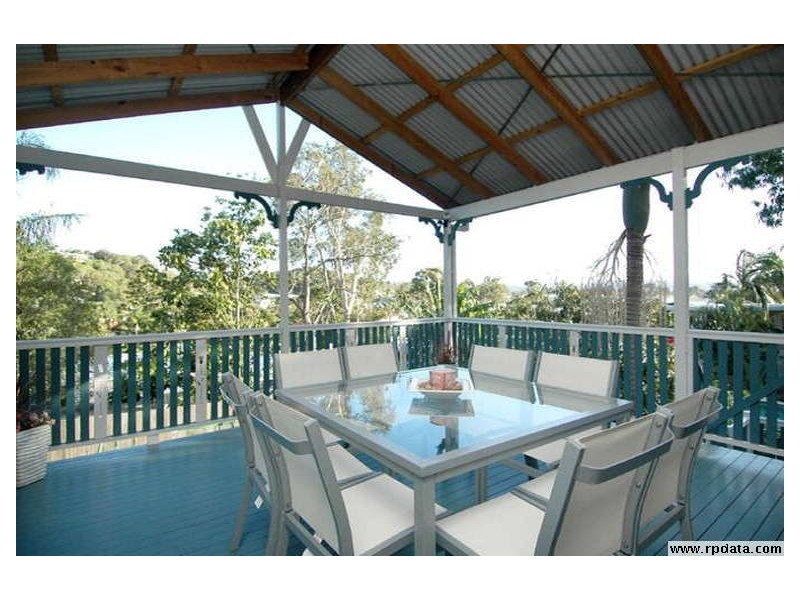 8 Page Parade, Burleigh Heads QLD 4220