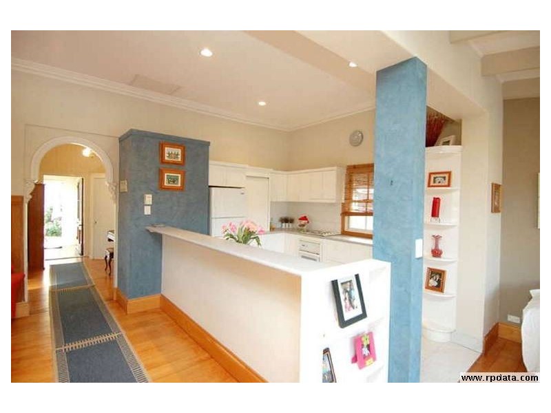 8 Page Parade, Burleigh Heads QLD 4220