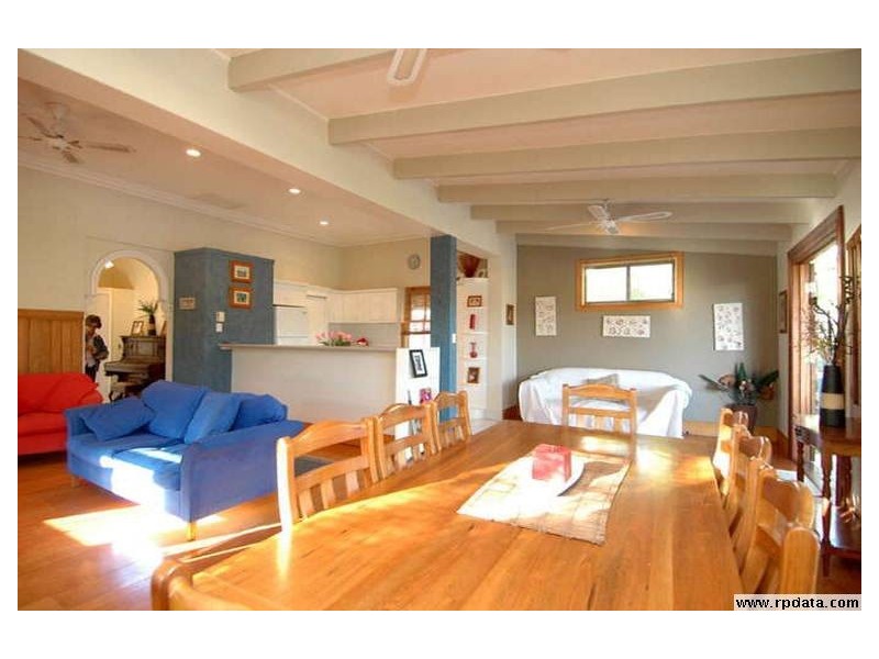 8 Page Parade, Burleigh Heads QLD 4220