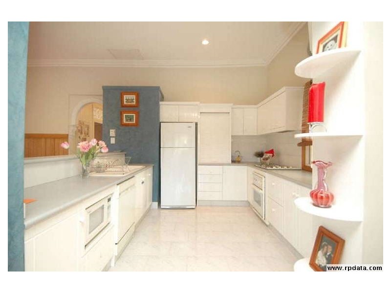 8 Page Parade, Burleigh Heads QLD 4220