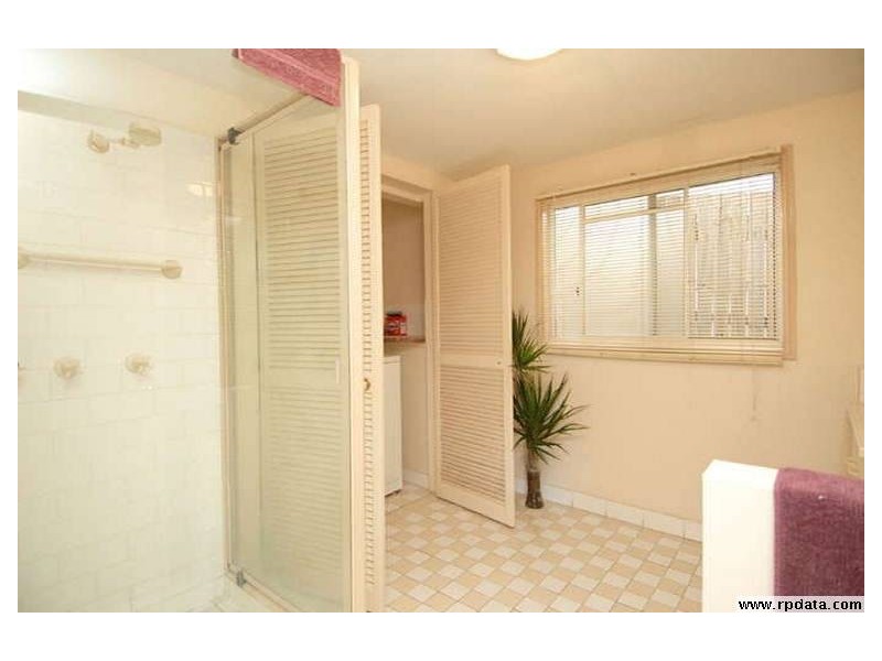 8 Page Parade, Burleigh Heads QLD 4220