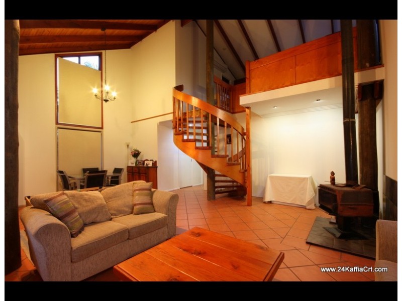 24 Kaffia Crt, Elanora QLD 4221