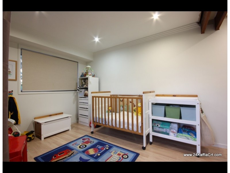 24 Kaffia Crt, Elanora QLD 4221