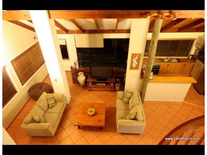 24 Kaffia Crt, Elanora QLD 4221