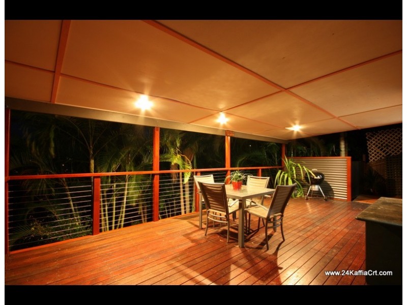 24 Kaffia Crt, Elanora QLD 4221