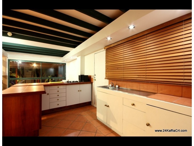 24 Kaffia Crt, Elanora QLD 4221