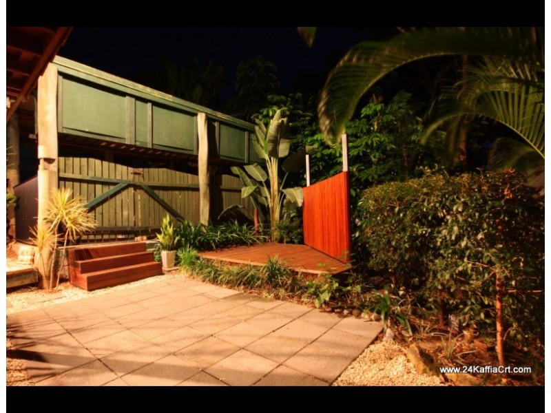 24 Kaffia Crt, Elanora QLD 4221