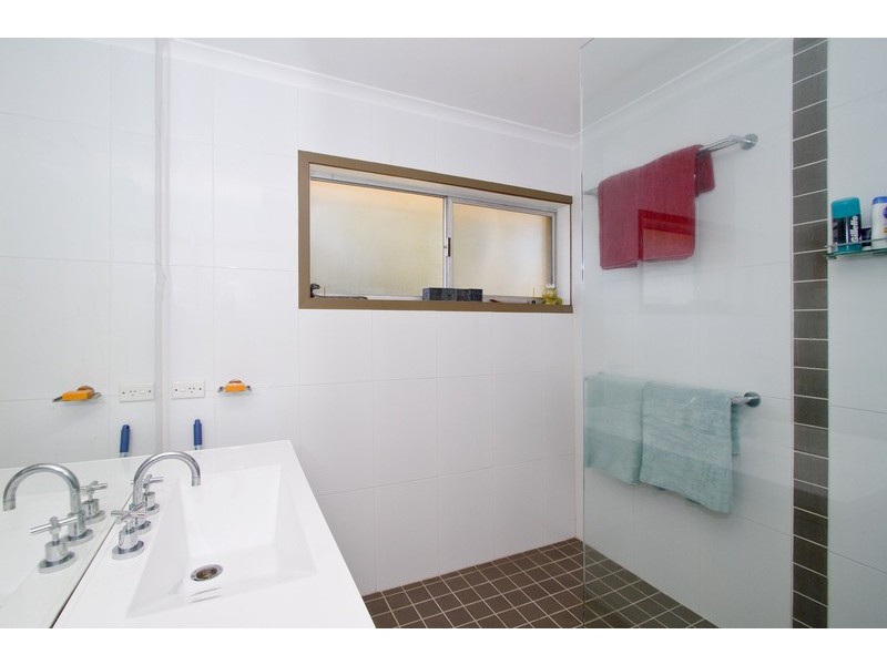 33 Kuranga Avenue, Southport QLD 4215