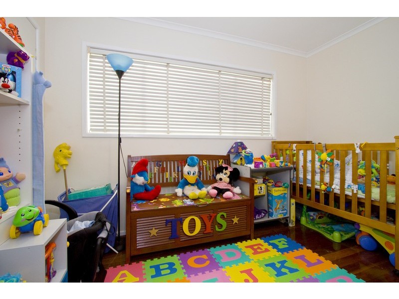 33 Kuranga Avenue, Southport QLD 4215