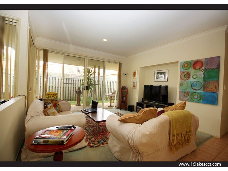 16 Lakes Cct, Burleigh Waters QLD 4220