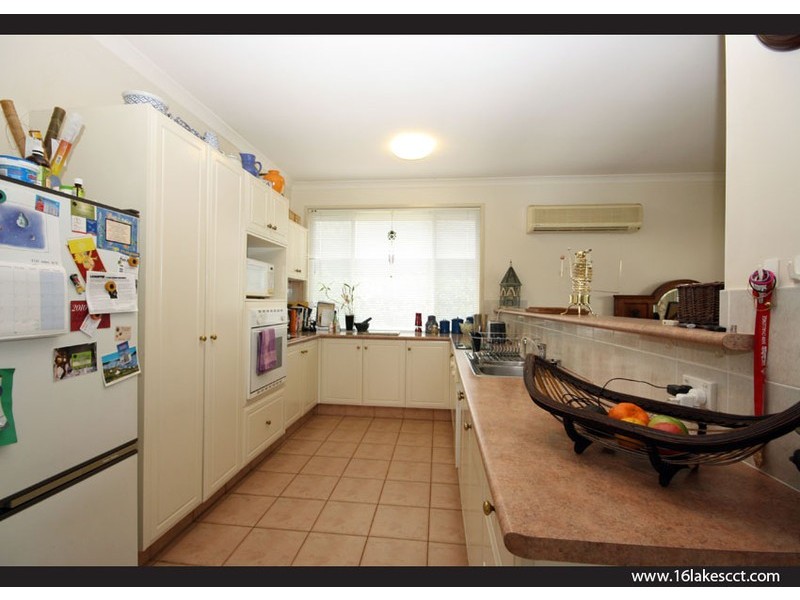 16 Lakes Cct, Burleigh Waters QLD 4220