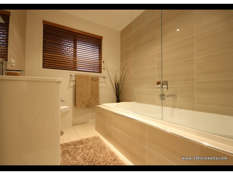 18 Lorikeet Lane, Burleigh Waters QLD 4220