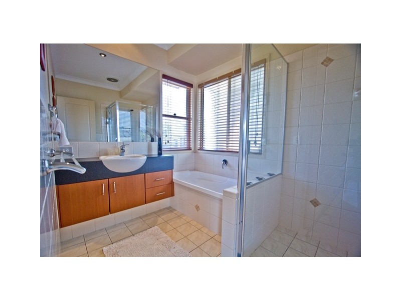 11 Palma Crescent, Varsity Lakes QLD 4227