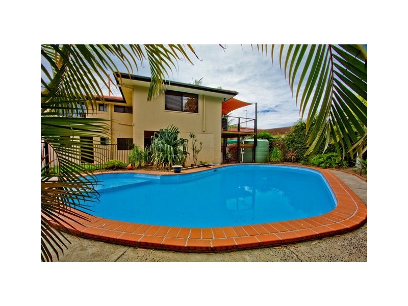 120 Burleigh Street, Burleigh Waters QLD 4220