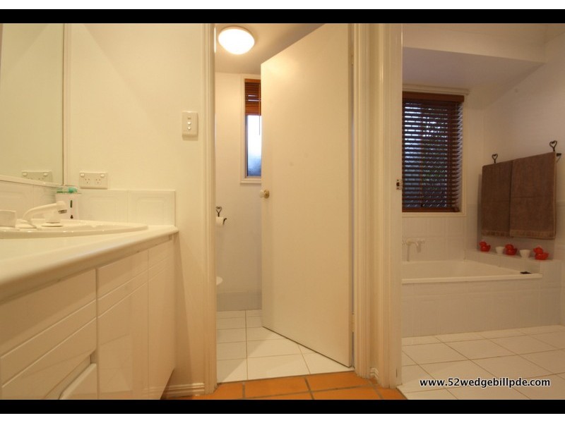 52 Wedgebill Parade, Burleigh Waters QLD 4220
