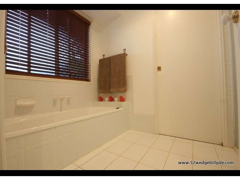 52 Wedgebill Parade, Burleigh Waters QLD 4220