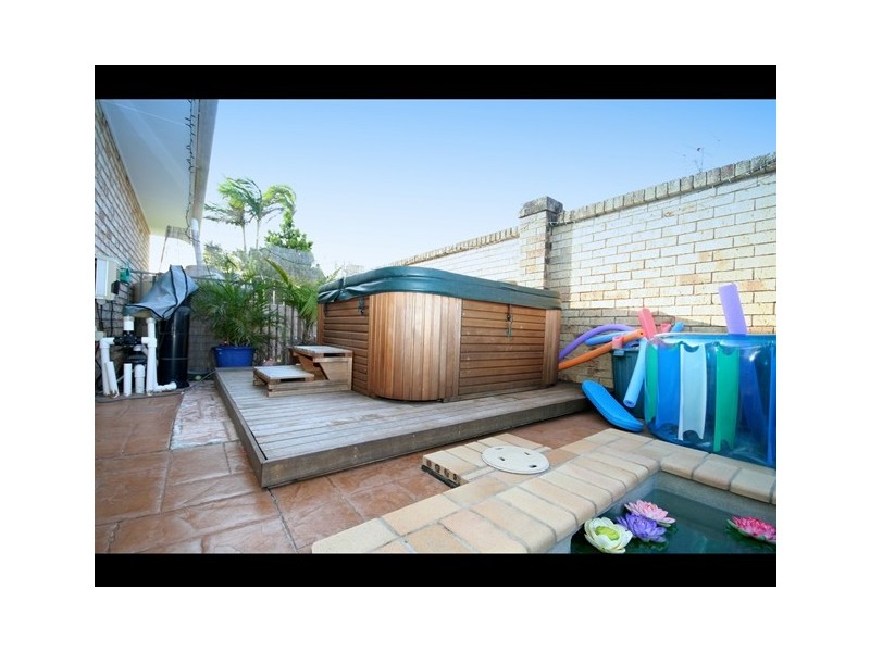 6 Treetop Court, Burleigh Waters QLD 4220