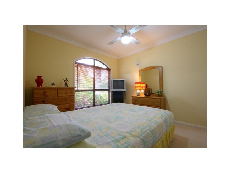 2 Sharscay Close, Burleigh Heads QLD 4220