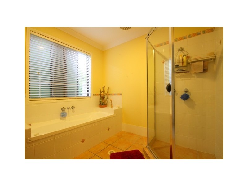 2 Sharscay Close, Burleigh Heads QLD 4220