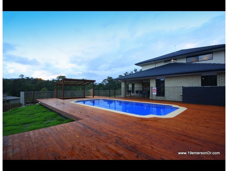 19 Emerson Drive, Bonogin QLD 4213