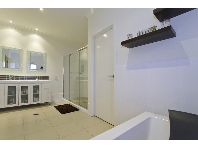 24 Snowwood Street, Reedy Creek QLD 4227