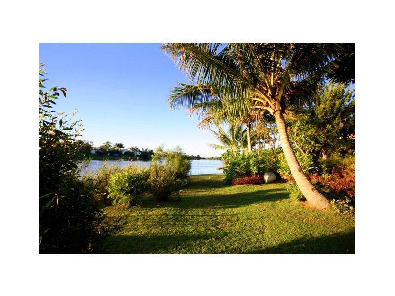 174 Acanthus Avenue, Burleigh Waters QLD 4220