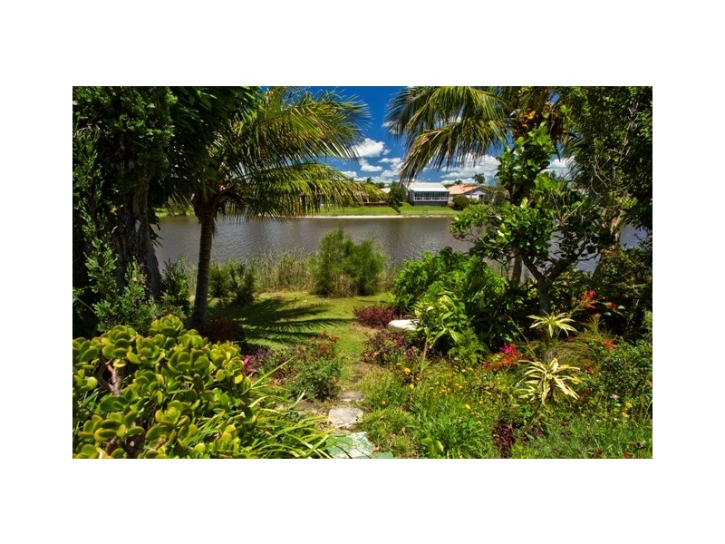 174 Acanthus Avenue, Burleigh Waters QLD 4220